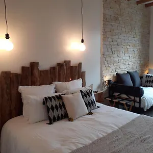 charmes-en-ville-le-charme-atypique.hotels-rhonealpes.com/