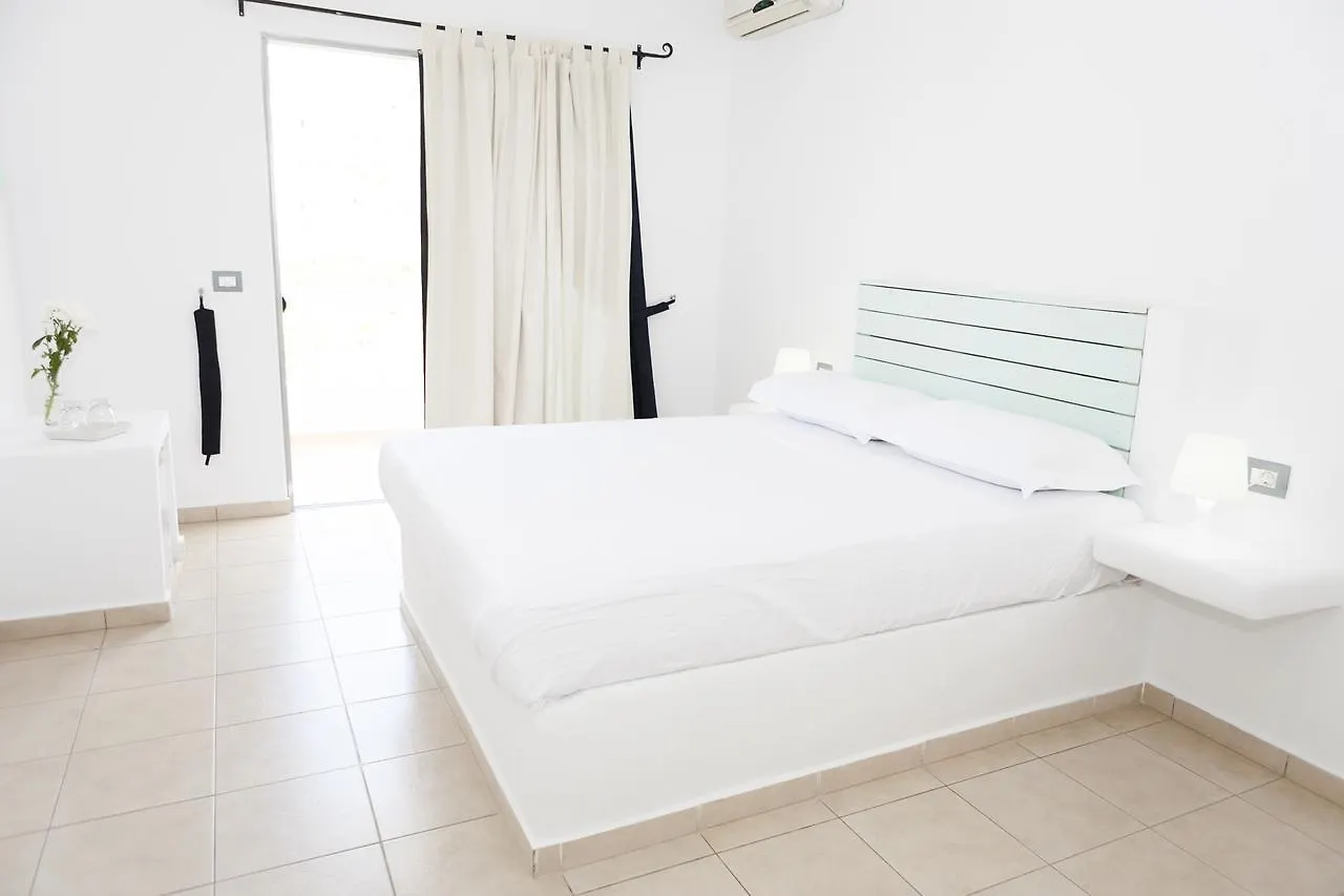 华美伦酒店 Sarandë 4*,